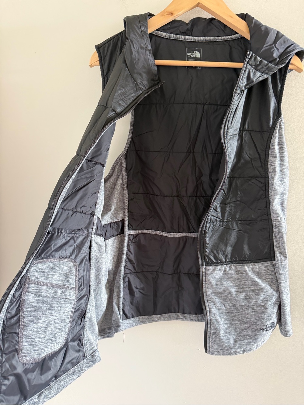 The North Face Black & Gray Hooded Women's XL Vest Outdoor Full Zip - Picture 8 of 11